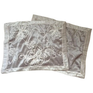 Home Trends 2 Standard Pillow Shams Bedding Bedroom Bed Linens Embroidered